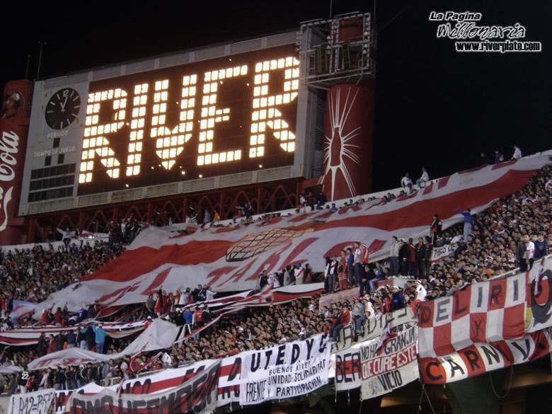 River Plate vs Junior (LIB 2005) 13